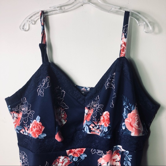 TORRID NWOT Navy floral print peplum tank top. - Picture 5 of 10